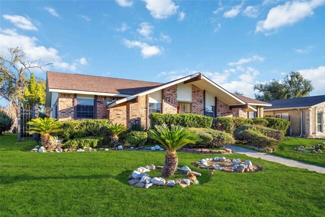 Building Photo - 14515 Merry Meadow Dr