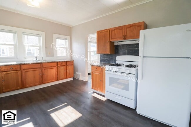 Photo - 202 W Main St Unit 1