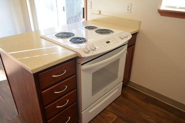Photo - 3 bedroom, single level, with HUGE private yard!