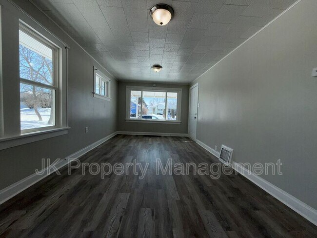 1703 2nd Ave S