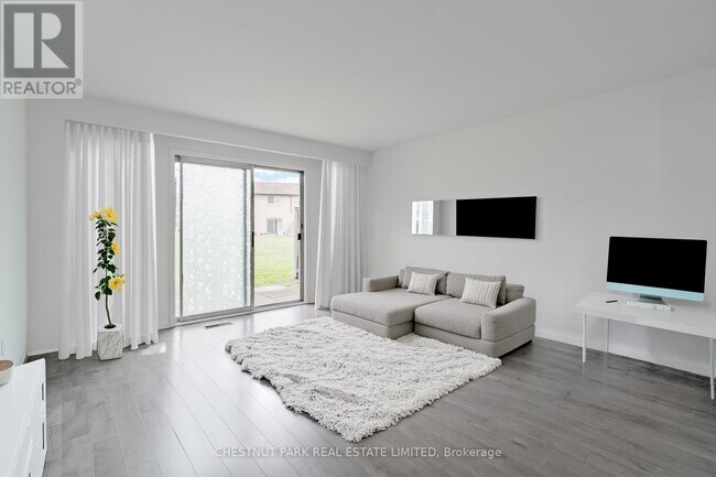 Photo - 44 Romfield Dr