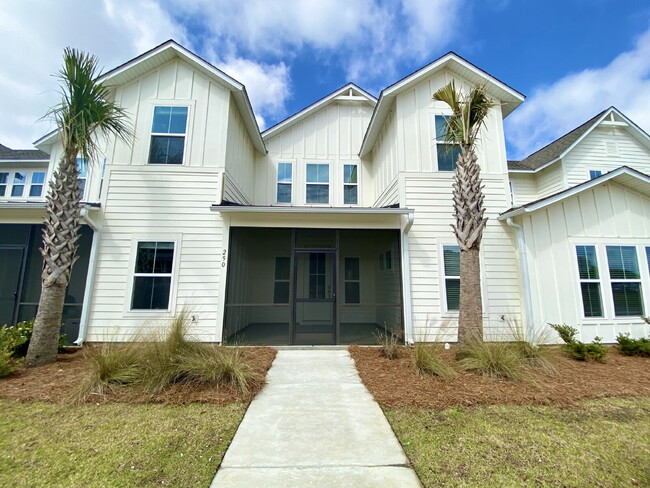 Three Bedroom Townhome Centrally Located i... - Three Bedroom Townhome Centrally Located i...