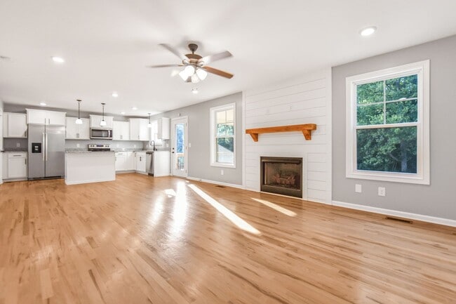 Photo - Pet Friendly Three Bedroom!