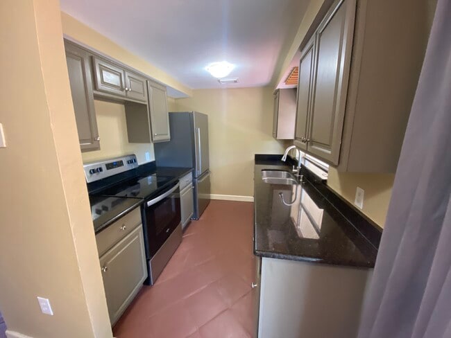 Kitchen - 5344 Caldwell St