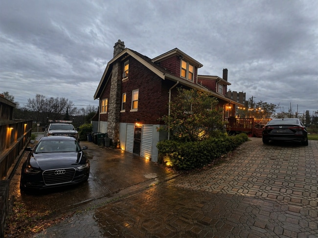 Building Photo - 1429 Dana Ave