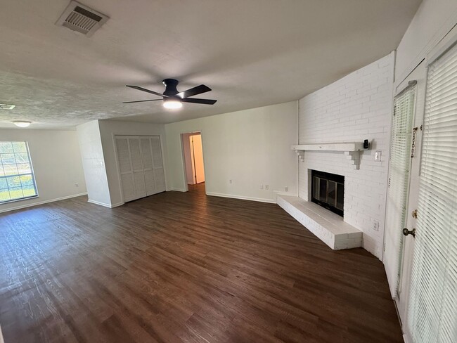 886 Meginnis Ln