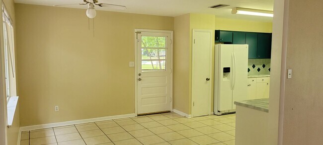 Photo - 4/2 (Madison Park) Nice home in quiet neighborhood