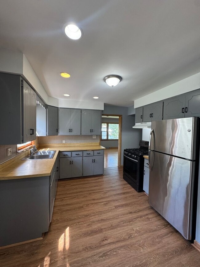 Photo - 3 bedroom, 2 bathrooms, 2 car garage-Ranch...