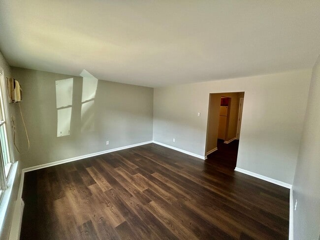 Photo - HALF OFF FIRST MONTH - 2 Bedroom in Versailles! Unit 6