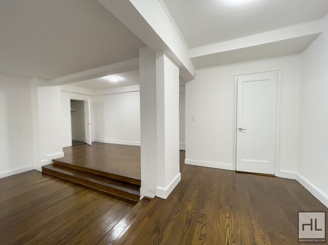 Photo - FIFTH AVENUE Unit 5D