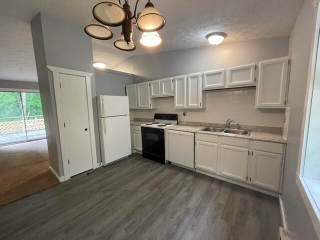 Photo - 1175 E Nimisila Rd