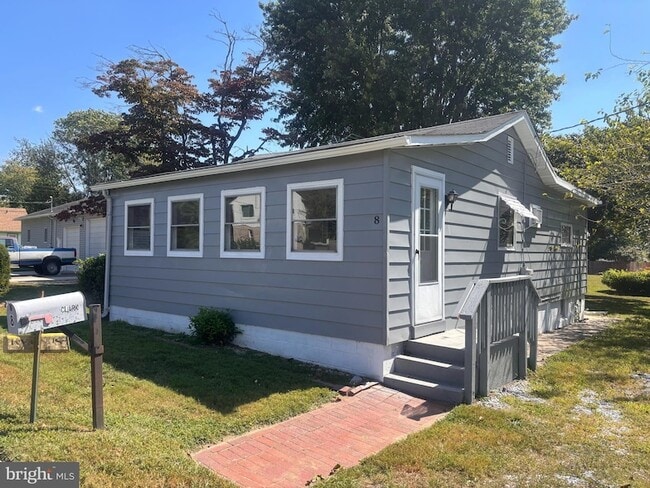 Building Photo - 8 Drexel Dr Rental