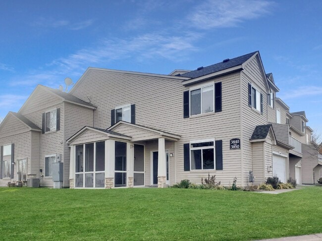 Building Photo - 3BR 2BA Townhome in Stillwater