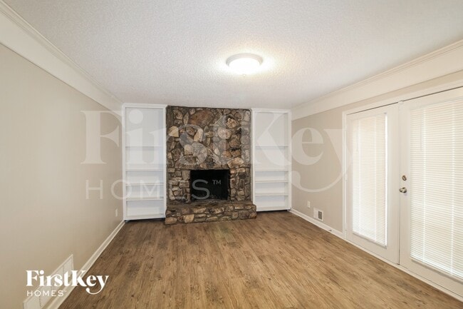 Photo - 4618 Forest Pl