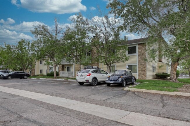 Building Photo - 8555 S Fairmount Dr