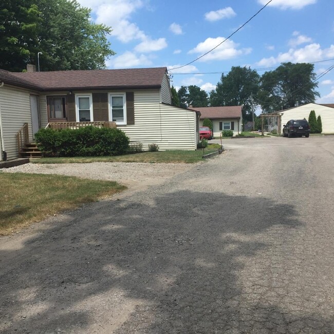 Building Photo - 3464 W Shiawassee Ave Unit #11 Rental