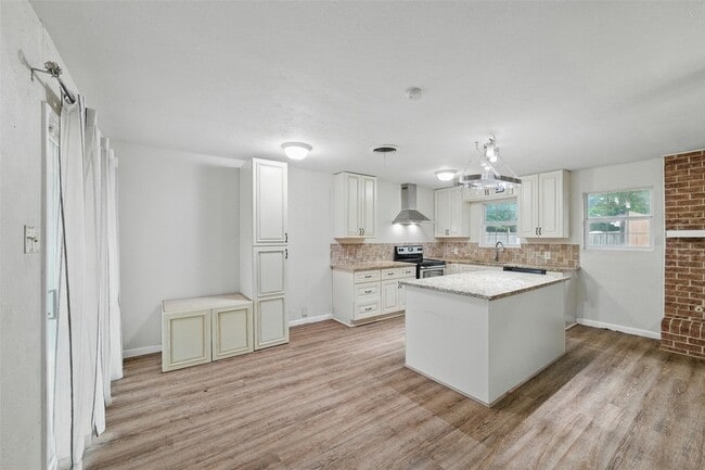 Building Photo - 325 Belmont Dr Rental