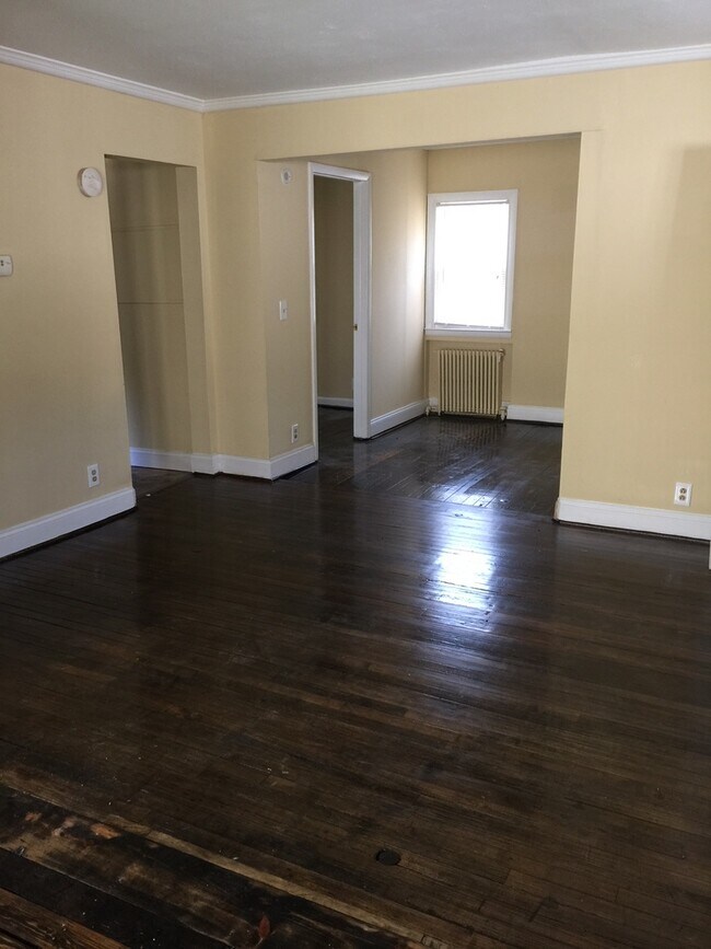 Photo - 42 Henrietta- updated 2 bedroom 1 bath - c... Unidad 42 - Rear