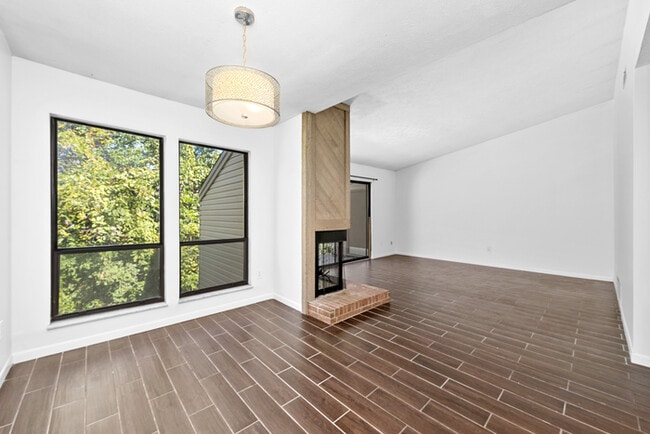 Photo - Freshly Painted and Clean Condo Kenwood/Ma...