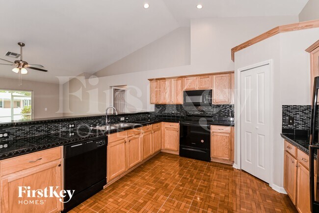 4105 NE 10th Ave