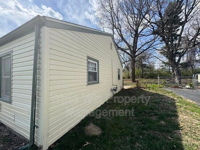 Photo - 295 Brackleigh Ln