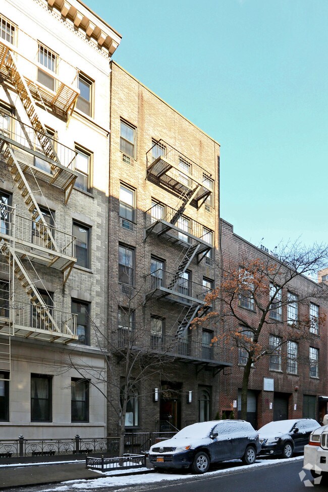 Primary Photo - 221 W 21st St