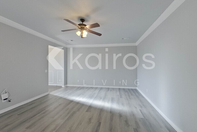 Photo - 7110 Mosley St