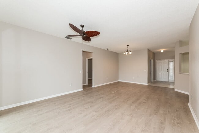Photo - 944 Springwood Cir