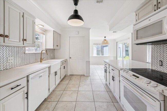 Photo - 2314 Eaglerock Dr