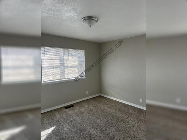 Photo - 701 NE 81st St