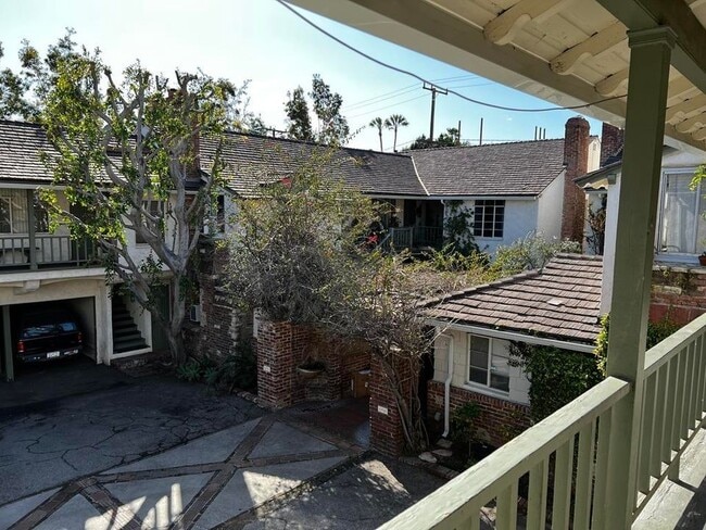 Photo - 1221 N Sweetzer Ave Unidad 1