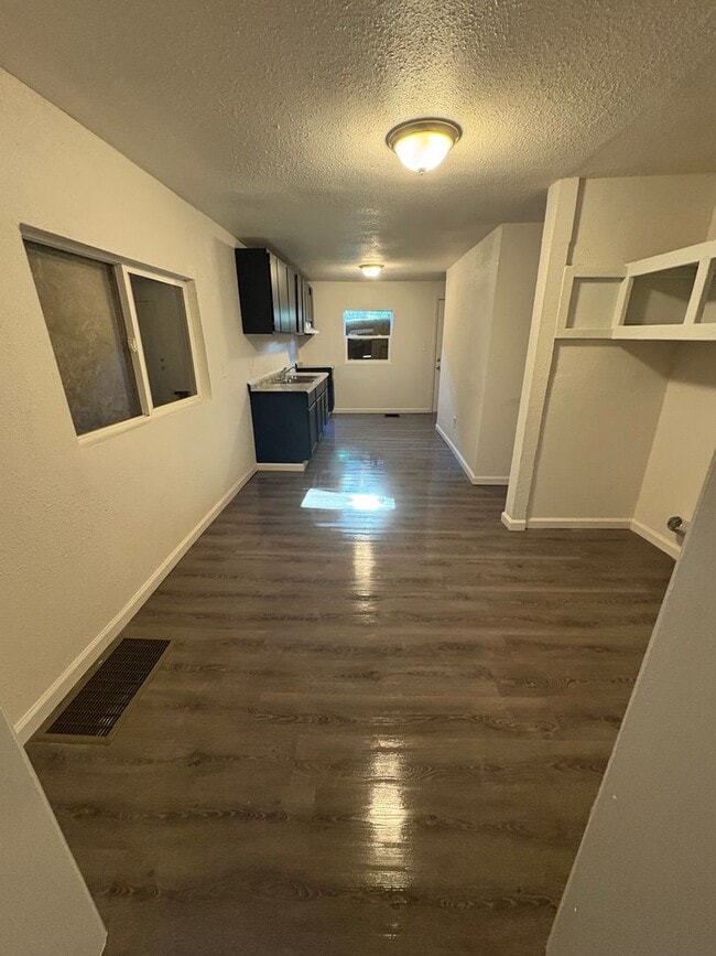 Building Photo - LIMITED TIME**NO APPLICATION FEE**1/2 OFF DEPOSIT**