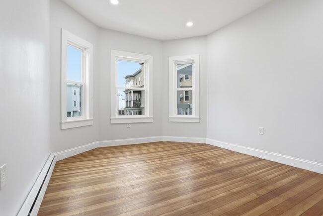 53 Woodford St Unit 1