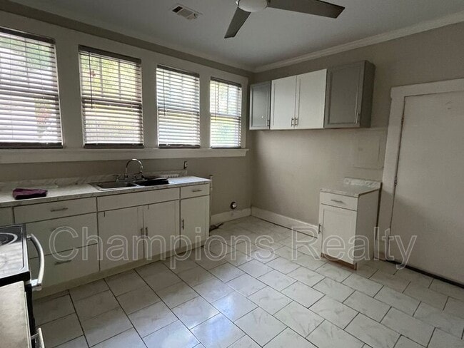 Photo - 2509 Schaul St