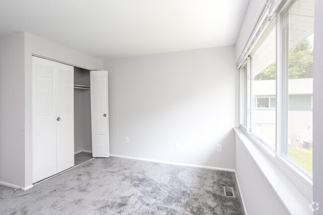 2 BR, 1.5 BA Townhome - 912 SF