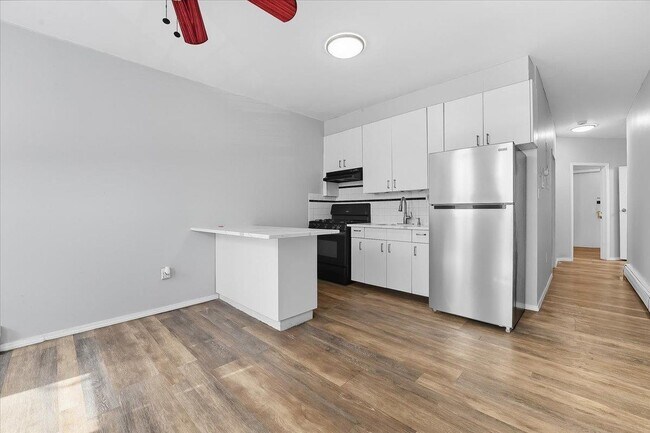 Photo - 1053 SUMMIT Ave Unit 1