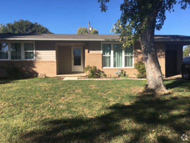 Building Photo - 703 Carriage Ct Rental