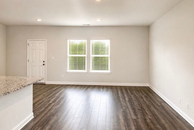 Photo - 373 Oakwood Dr NW
