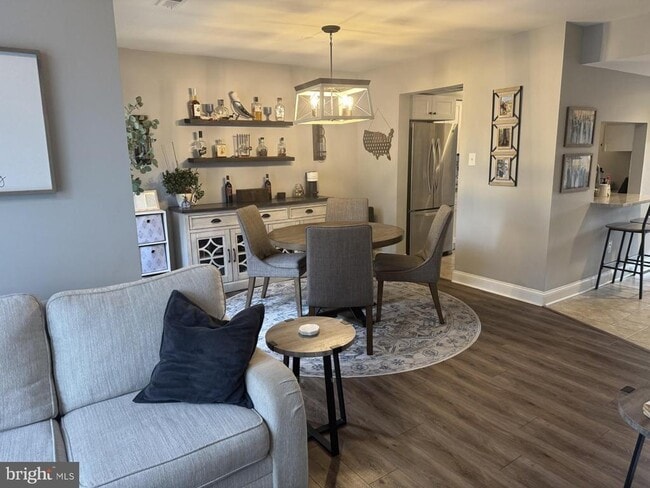 Photo - 424 Trumbull Ct