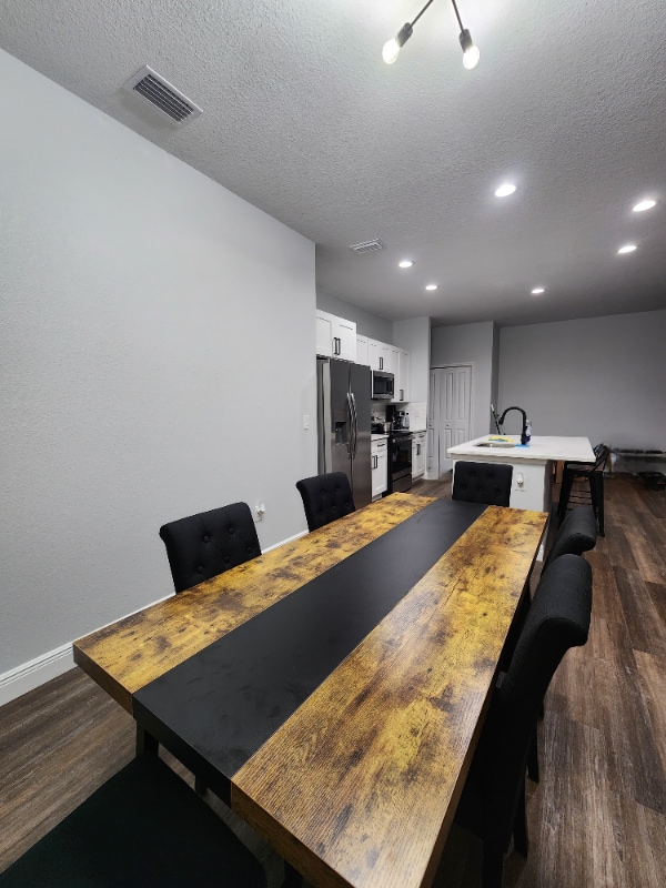 Photo - 7105 Happiness St