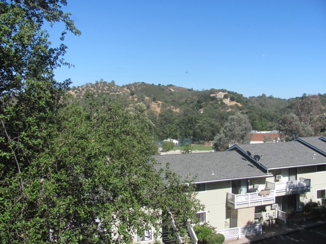 Nice 2 Bedroom Condo Conveniently Located - Nice 2 Bedroom Condo Conveniently Located