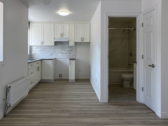 Building Photo - 630 Cummings Ave Unit 204