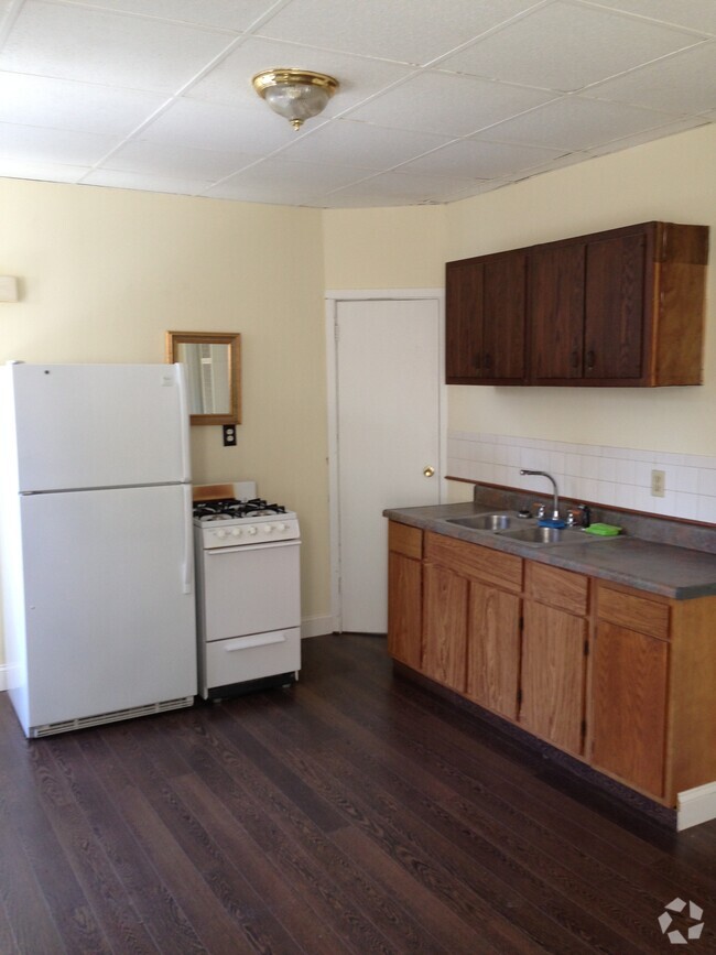 Building Photo - 62 Days Park Unit Lower Cottage Rental