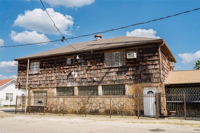 Photo - 2218 1/2 Chapman St
