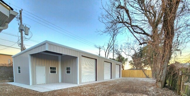 Photo - 7050 Jay St