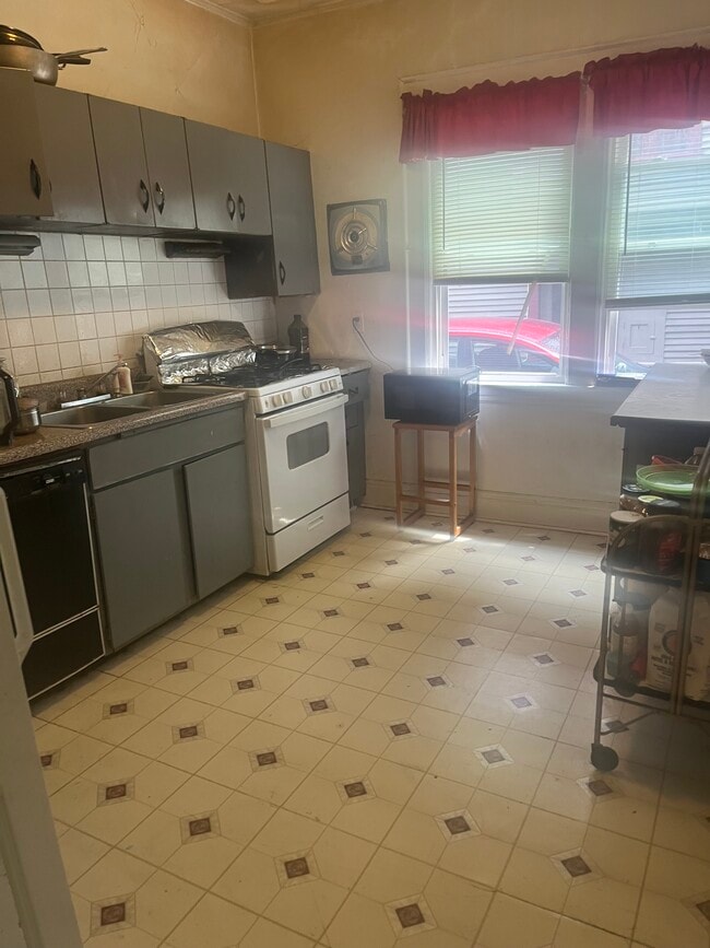 Photo - 838 Westcott St