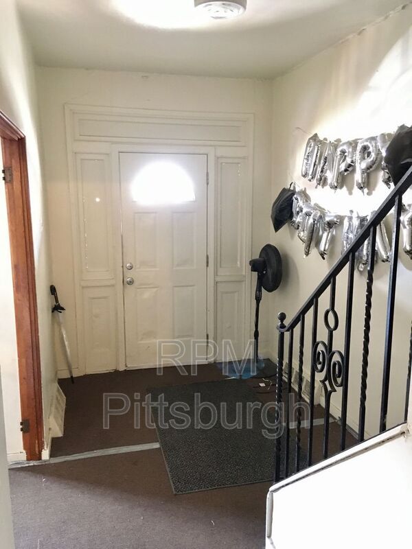 Photo - 355 Semple St