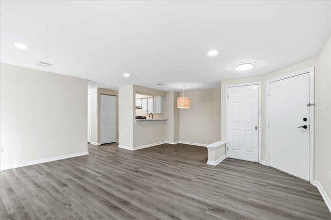 Photo - 819 Stratford Way