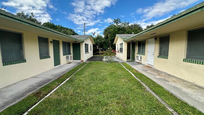 Photo - 719 SE 16th St Unit 5