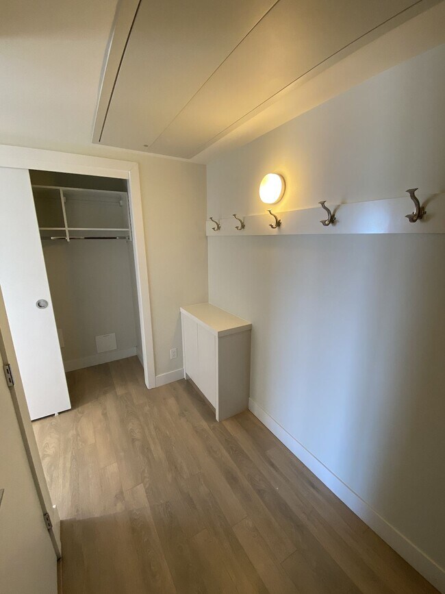 Photo - Spacious 2-Bedroom Condo-Stunning City and Mountain Views-Tandem Parking (IP090) Unit 2907